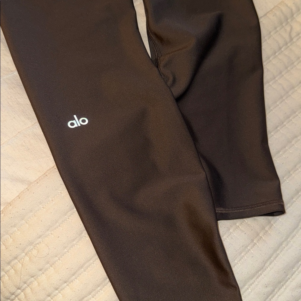ALO Yoga Black Leggings with Subtle Logo